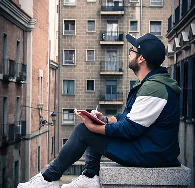 SOBRE MÍ - DISEÑADOR GRÁFICO FREELANCE MADRID ALRUBI